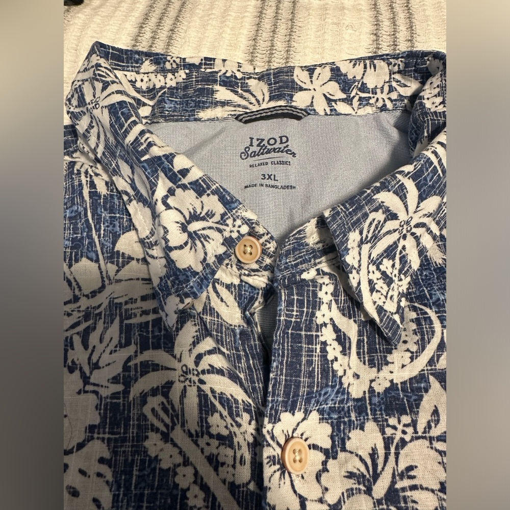 Mens button down short sleeve shirt. 3X - Picture 2 of 3